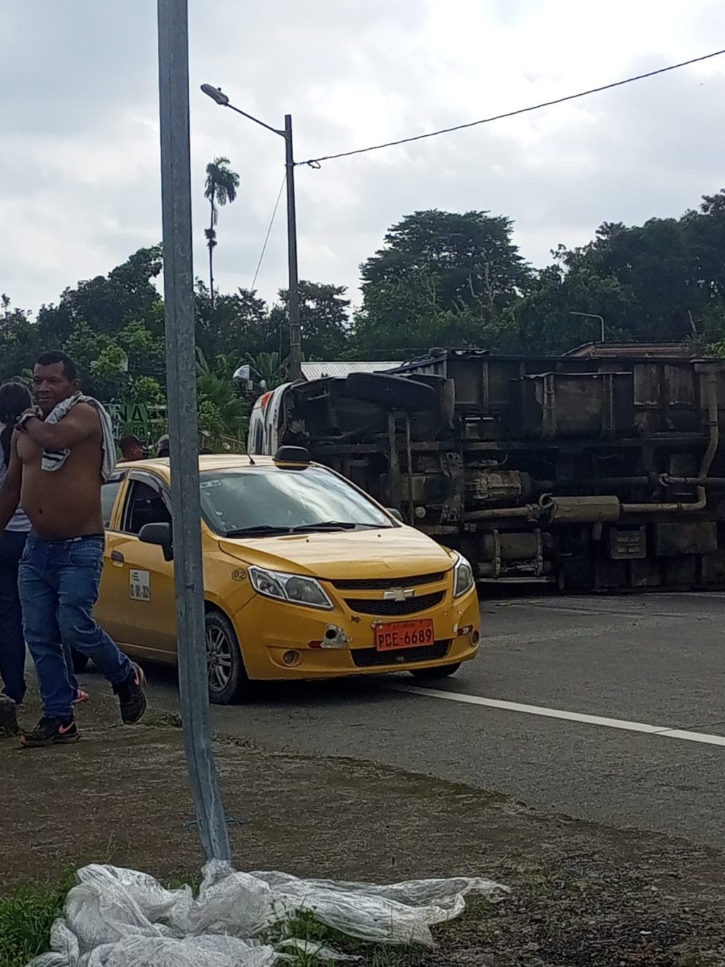 El Carmen Cami N Cargado De Cerdos Vuelca En La V A A Chone Inf Rmate