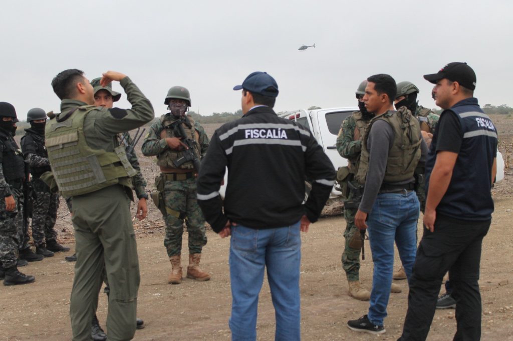 MANABÍ Fuerzas Armadas ubica e inhabilita dos pistas clandestinas que