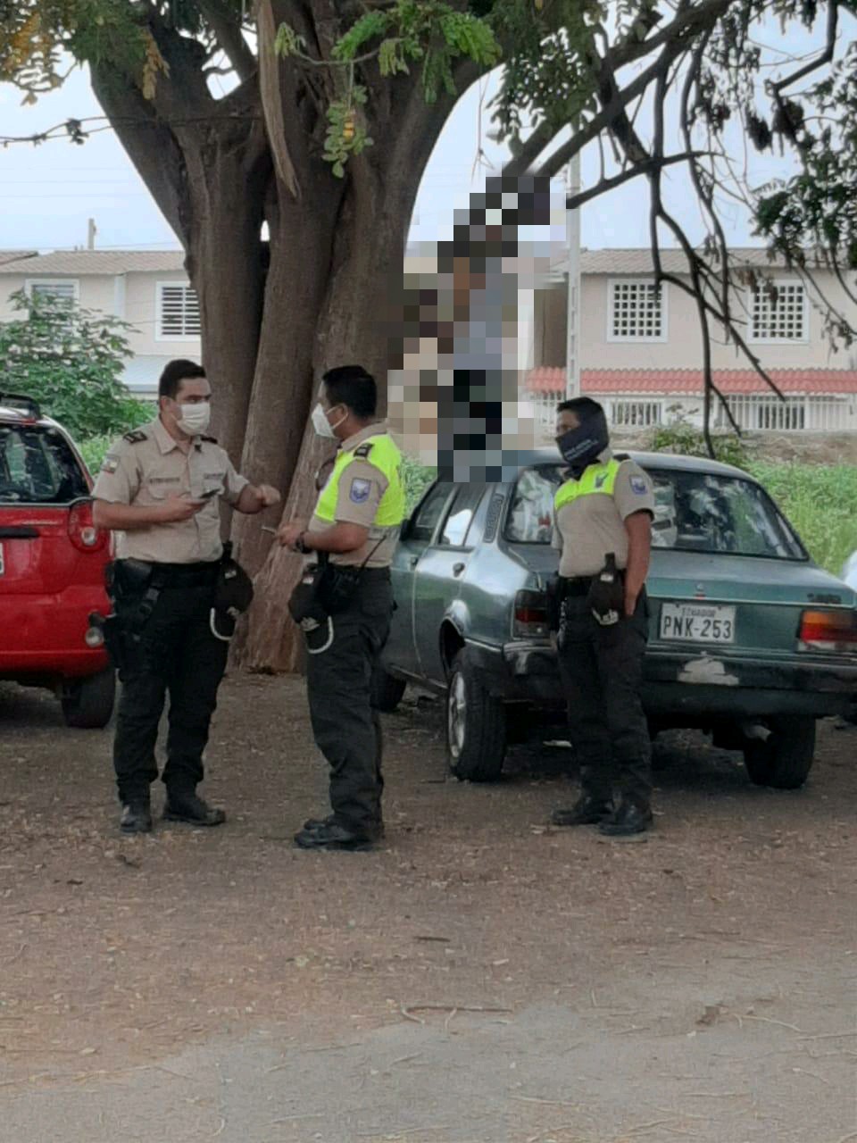 PORTOVIEJO | Encuentran hombre colgado de un árbol en ciudadela de la ciudad
