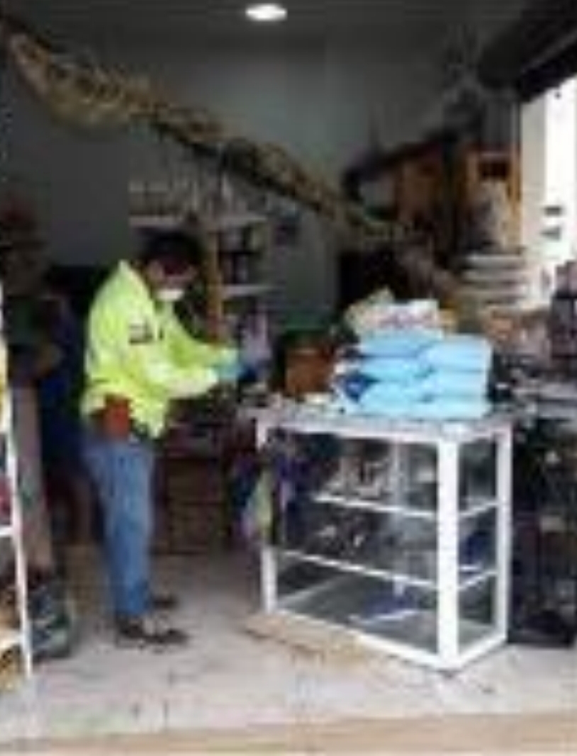 EL CARMEN | Robo de dinero y mercadería a local comercial en el cantón