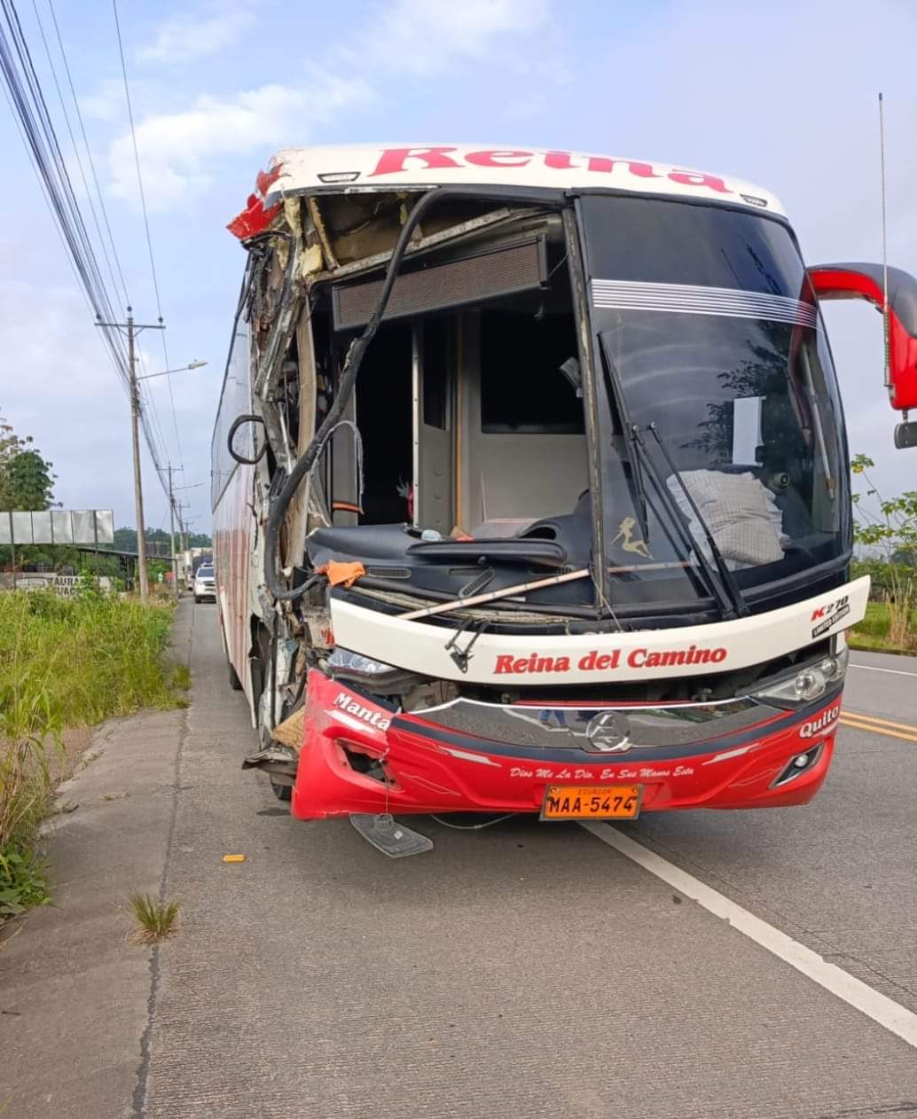 ManabÍ Reina Del Camino Choca Contra Un Camión En La Vía Chone