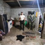 ❖ MANABÍ ▮ Dos detenidos y fusiles y más armas incautadas en operativo