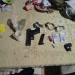 ❖ MANABÍ ▮Agarrados con un vehículo robado, armas, municiones y dinero durante allanamientos