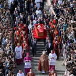 ❖ INTERNACIONAL▮El mundo despide al Papa Francisco: su féretro llega a la Basílica de San Pedro entre miles de fieles
