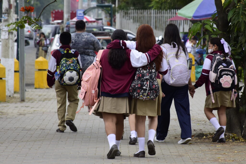 Clases-virtuales-en-Manabi-cinco-escuelas-por-invierno-una-por-inseguridad-2-1024x683.jpg