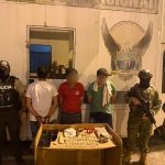 ❖ MANABÍ▮Operativo militar deja tres detenidos con dr0g@s, 4rm4s y motos
