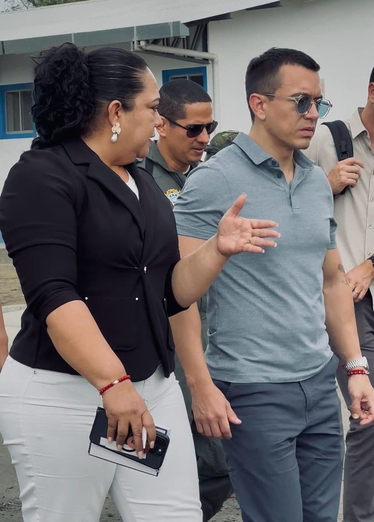 La Gobernadora de Manabí, Aurora Valle y el presidente de la República Daniel Noboa, en su más reciente visita a Manabí. 