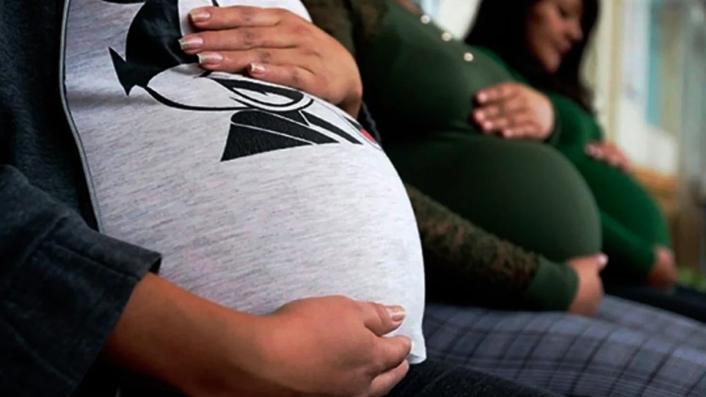 26-09-Embarazo-adolescente-cuadruplica-el-riesgo-de-muerte-materna-y-amenaza-la-vida-del-recien-nacido-alertan-las-autoridades-de-la-salud-en-Ayacucho.jpeg