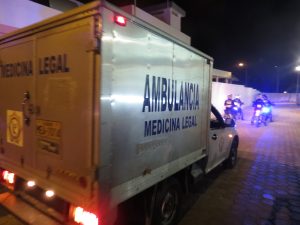 Ambulancia-Medicina-Legal-entrando-a-la-Unidad-Forense.jpg