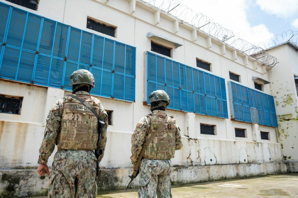 Violentos disturbios en cárcel de Ecuador dejan 14 muertos