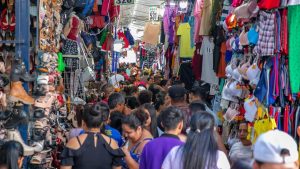 Portoviejo-vive-la-magia-de-la-Navidad-y-la-reactivacion-economica-con-el-Trineo-Regalon-de-la-Capital__Portoviejo-se-llena-de-espiritu-navideno-con-l_5.jpg