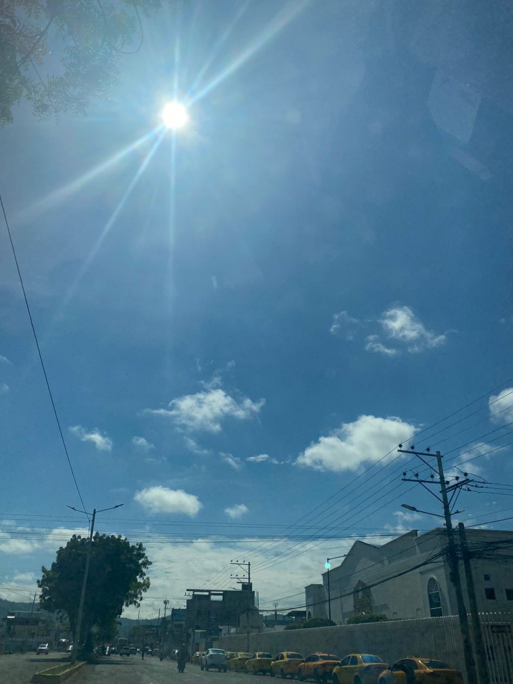 La radiación solar estará en niveles extremos en tres cantones de Manabí este 12 de mayo.