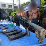 ❖ ECUADOR▮Incautan f*s1l, expl0siv0s y decenas de kilos de dr0g@s en operativo policial