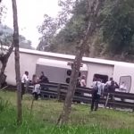❖ ECUADOR▮Volcamiento de bus en la vía Alóag–Santo Domingo deja un fallec!do y 15 h3rid0s