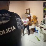 ❖ ECUADOR▮Mujer recibió a b@la$ al ministro de Interior