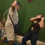 ❖ ECUADOR▮Video de padres castigando a sus hijas tras operativo en Santa Lucía genera controversia