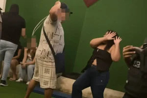 17161D524C434D6D15100F55554946751F161818524345701517-1200x800