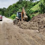 ❖ MANABÍ▮Derrumbe afecta la vía Pedernales–El Carmen y deja un carril habilitado
