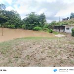 ❖ MANABÍ▮Lluvias dejan inundada una escuela de Flavio Alfaro